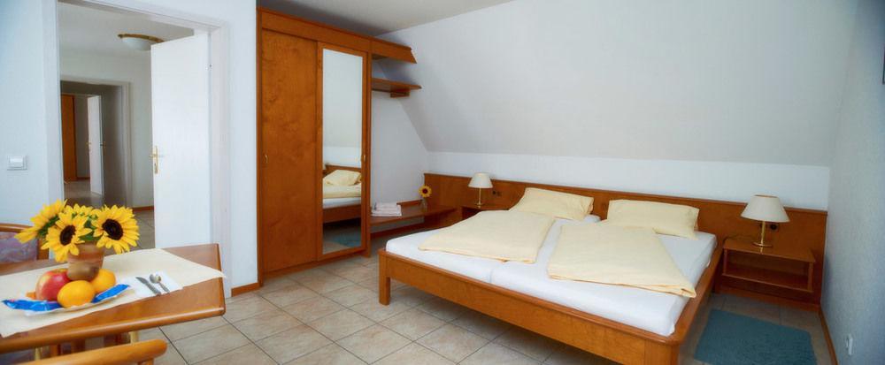 Hotel Löwen Garni Oberrimsingen Buitenkant foto