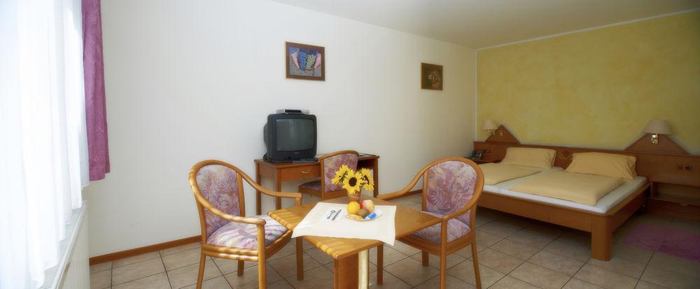 Hotel Löwen Garni Oberrimsingen Buitenkant foto