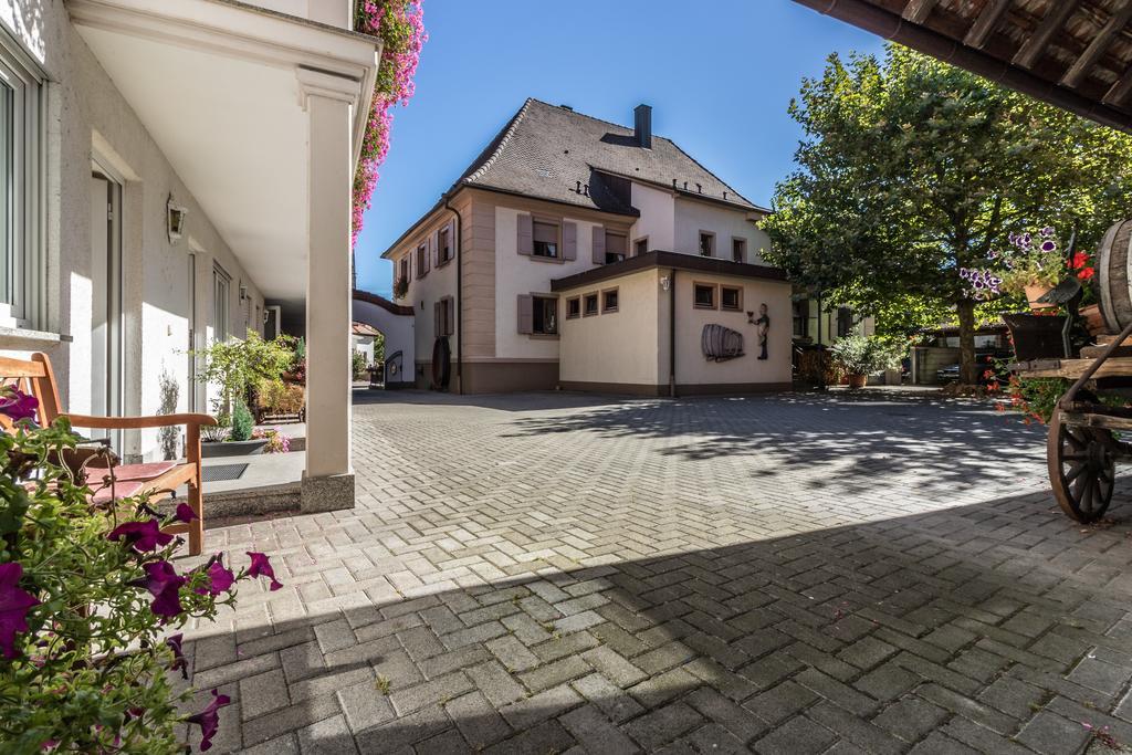 Hotel Löwen Garni Oberrimsingen Buitenkant foto