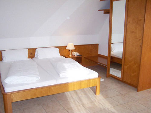Hotel Löwen Garni Oberrimsingen Buitenkant foto